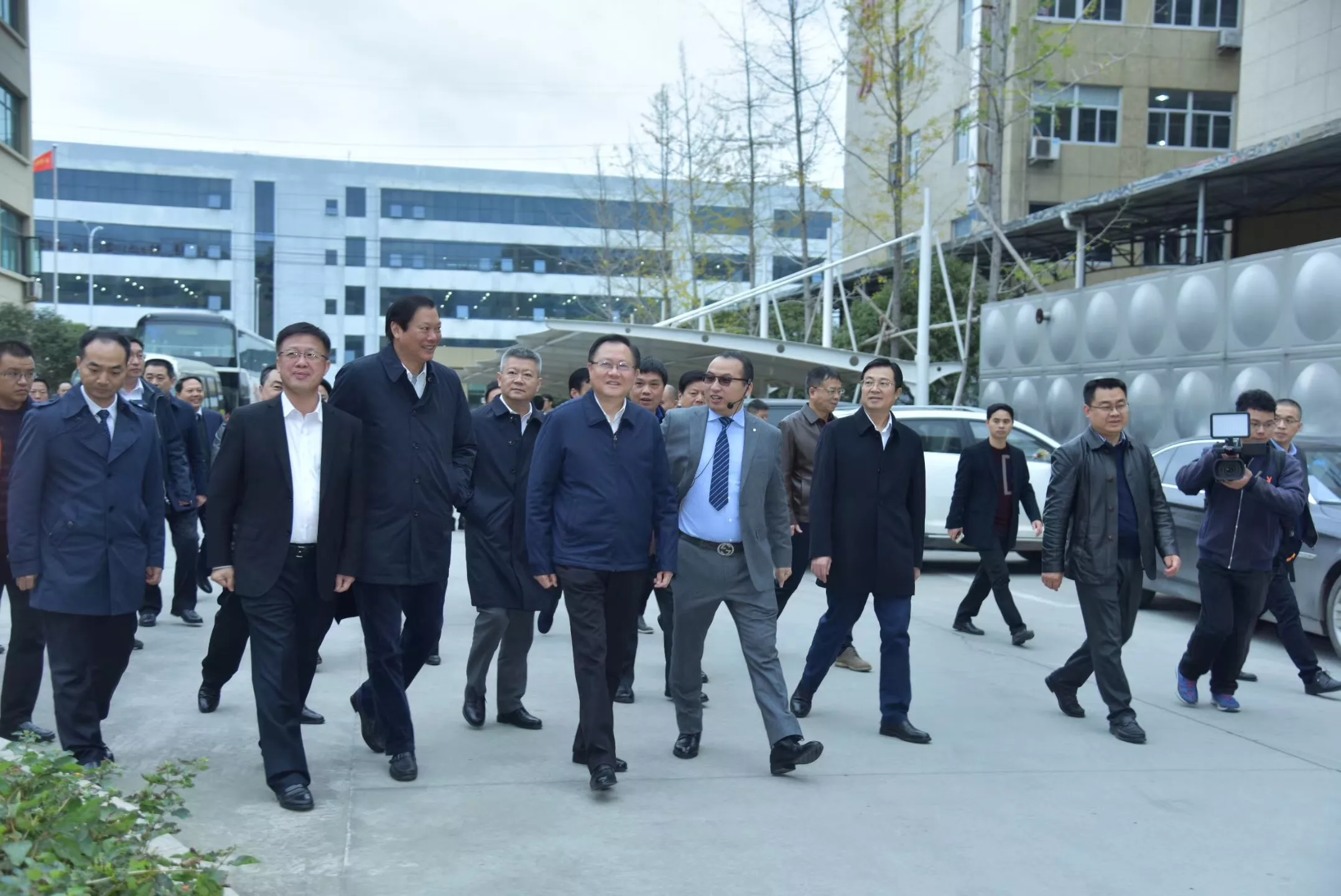 湖南省邵阳市人民政府龚文密书记率邵阳市政府代表团莅临我会赵红良常务副会长单位圣普电气考察调研